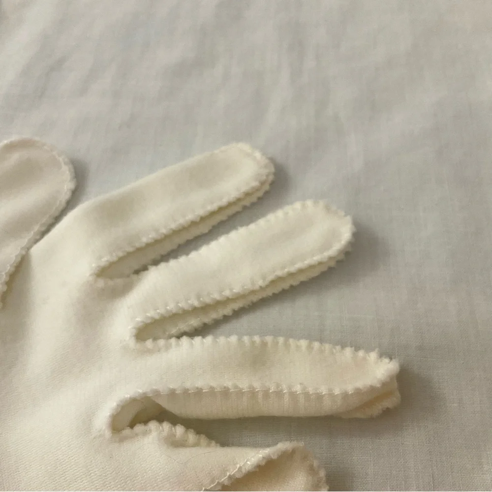 Vintage Girls Ivory/Cream Gloves c1960s